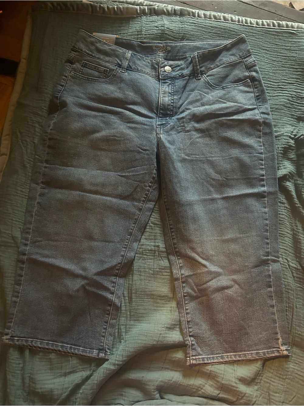 Blue slender stretch with glitz capri pants